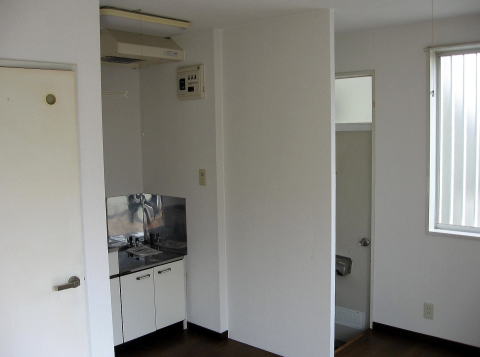 <TABLE border="1"><TBODY><TR><TD colspan="2">�b�{�s�ѓc�T����</TD></TR><TR><TD>�ƒ�</TD><TD>�R�R�C�O�O�O�~</TD></TR><TR><TD>�~��</TD><TD>�O�~</TD></TR><TR><TD>���</TD><TD>�R�O�C�O�O�O�~</TD></TR><TR><TD>�ƍ��ی�</TD><TD>�P�S�C�O�O�O�~</TD></TR><TR><TD>�ۏؗ�</TD><TD>�P�T�C�O�O�O�~</TD></TR><TR><TD>����萔��</TD><TD>�Ȃ�</TD></TR><TR><TD><FONT color="#ff0000"><B>��������p</B></FONT></TD><TD><FONT color="#ff0000"><B>�X�Q�C�O�O�O�~</B></FONT></TD></TR><TR><TD>���ԏ�ʓr</TD><TD>�@�T�C�O�O�O�~</TD></TR></TBODY></TABLE>